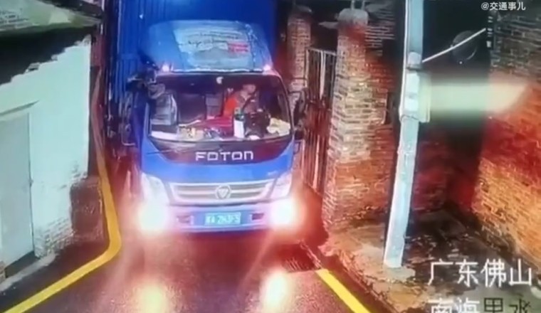 Brave Truck Driver Conquers Mighty Challenges on the Narrowest Road Ever!