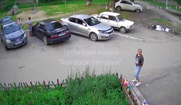 Chaos Unleashed: Brave Girl Faces Fierce Dog Attack!