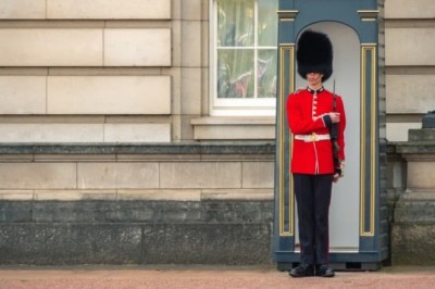 Wealthy Man Mocks King's Guard - The Unexpected Turn of Events!