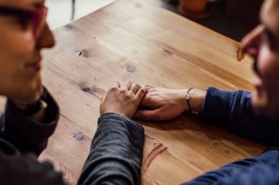 Жена решила наконец выяснить, куда уходит муж каждый день - Последствия ошеломляющие!