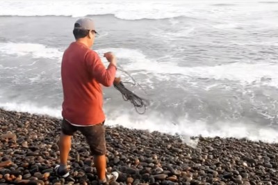 Fisherman’s Astonishing Discovery: Ancient Treasure Chest Found Amidst a Bountiful Catch